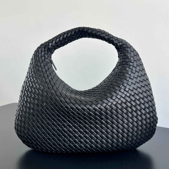 Bottega Veneta Maxi Veneta Bag 856739 in Black
