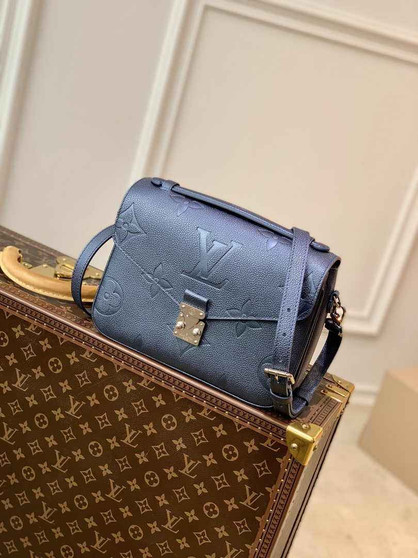 Louis Vuitton Pochette Métis M59211 Navy Blue Leather