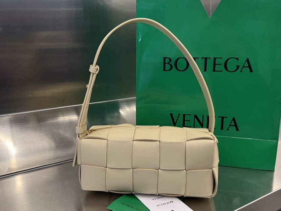 Bottega Veneta BV 729166 Small Brick Cassette In Beige