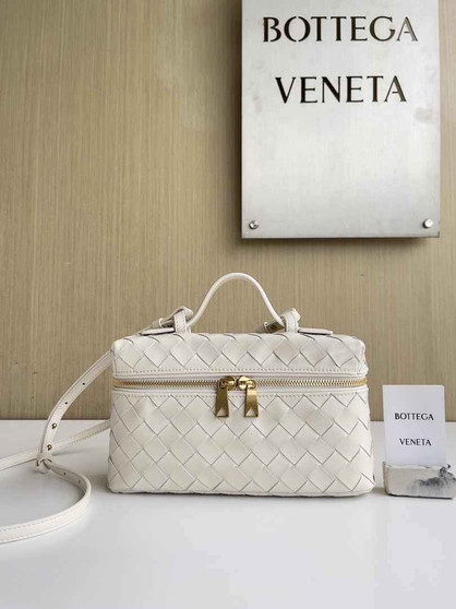 Bottega Veneta Bang Bang Vanity Case 789109 Beige