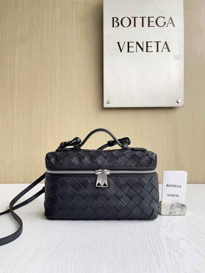 Bottega Veneta Bang Bang Vanity Case 789109 Black Silver