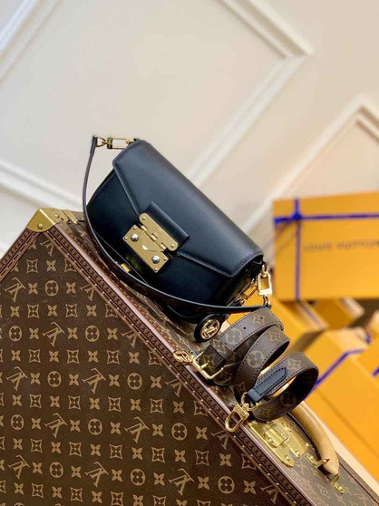 Louis Vuitton Swing Shoulder Bag M20393 Black Leather