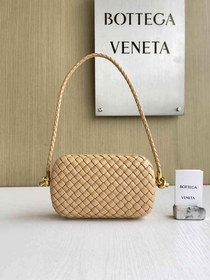 Bottega Veneta Knot With Chain 717623 Apricot Lambskin