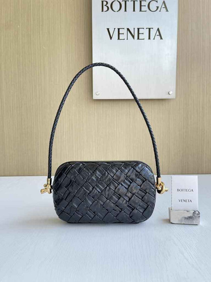 Bottega Veneta Knot With Chain 717623 Black Calfskin