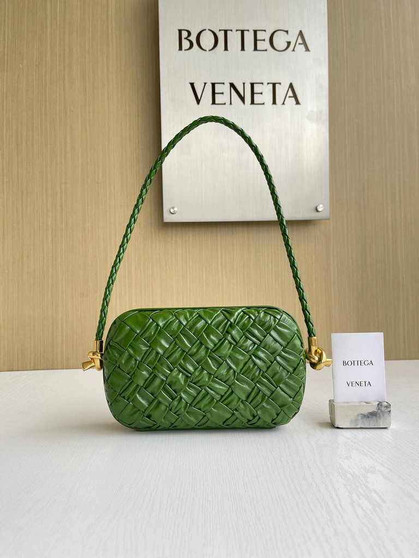 Bottega Veneta Knot With Chain 717623 Dark Green Calfskin
