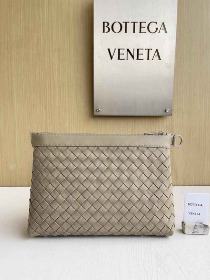Bottega Veneta Medium Intrecciato Zipped Pouch 651852 Calfskin Beige