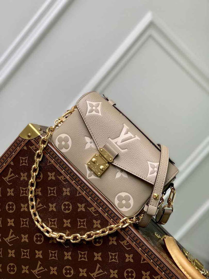 Louis Vuitton Pochette Métis East West M23081 Gray Empreinte Leather