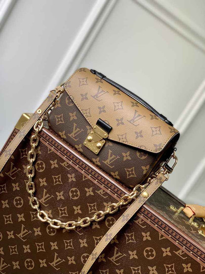 Louis Vuitton Pochette Métis East West M46279 Monogram Canvas
