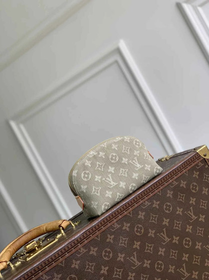 Louis Vuitton Pochette Cosmétique PM Bag - M28050 Gray