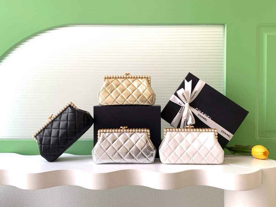 Chanel Clutch Pearly lambskin AS5912 - Black - View 1