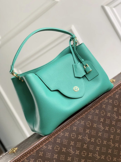 Louis Vuitton Capucines GM Souple Bag, M21787 Green Grained calfskin