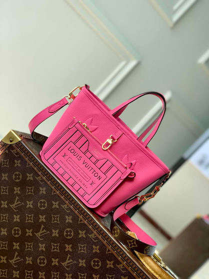 Louis Vuitton Neverfull Bandoulière Inside Out BB M12106