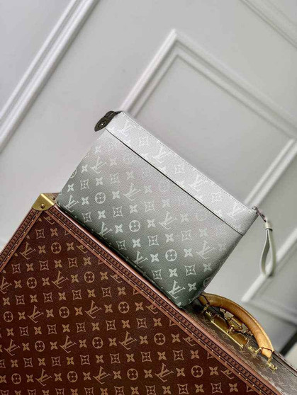 Louis Vuitton Pochette Voyage Souple M11545