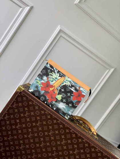 Louis Vuitton Pochette Voyage Bag M83465 Green