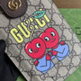 Gucci ‎�?00732 cherry print phone case Beige and ebony GG Supreme canvas
