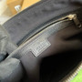 Gucci �?09057 Tiger pouch bag black