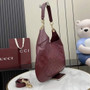 Gucci B medium shoulder bag, 834981 in wine red leather