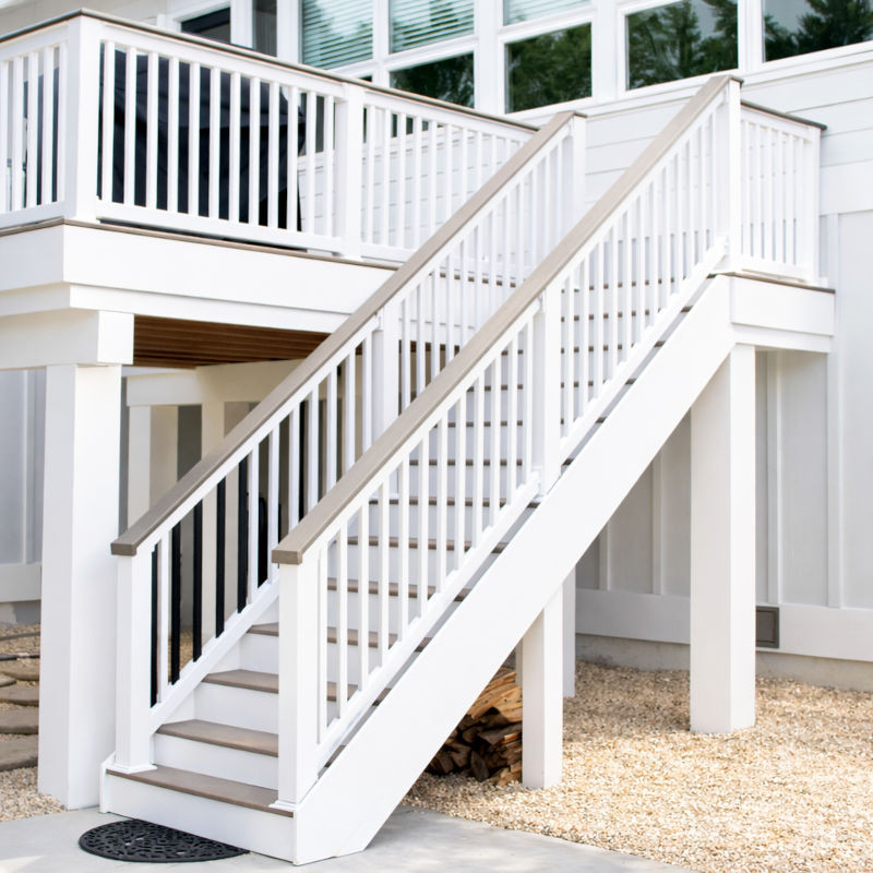 400 Series Model Stair Railing - Lifestyle Image