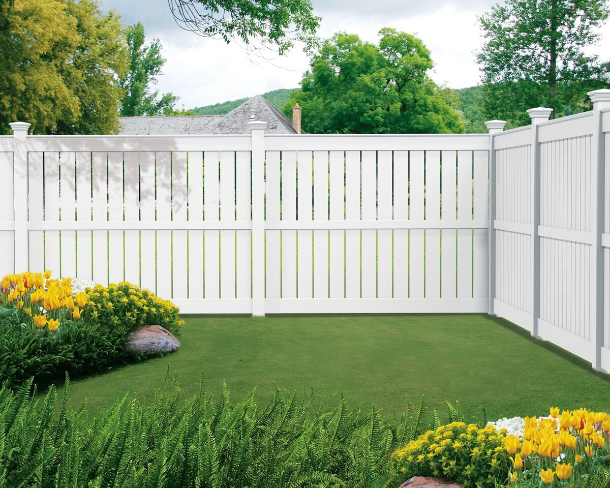 Catalyst Hudson Semi-Private Picket Fence in Backyard