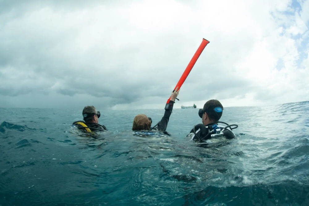 Super Slim Diver's Alert Marker