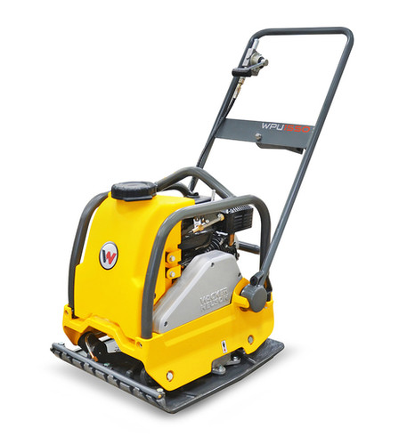 Wacker Neuson WPU1550A plate compactor shown from the front with its 19.7-inch working width.