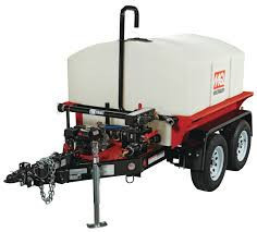 Multiquip WTE5C water trailer equipped with 2-5/16-inch ball hitch and 7-pin wiring connector