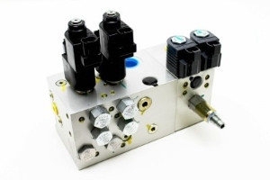 Genie Lift Part # 122096GT - MANIFOLD,2 WHEEL STEER/OSC., EA