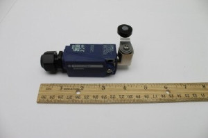 Genie Lift Part # 88356-44163GT - SWITCH,LIMIT,W/RLLR ARM,NO/NC*, EA