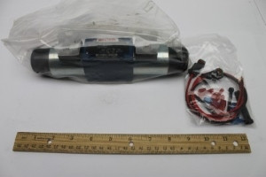 Genie Lift Part # 97388GT - VALVE ASSY,D03,REX,3POS 4WAY, EA