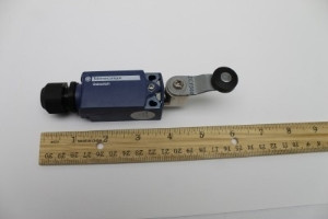 Genie Lift Part # 88356-11B05GT - SWITCH,LIMIT,W/RLLR ARM,NO/NC, EA