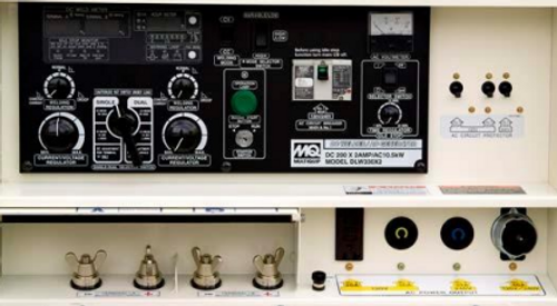 Innovative SmartStick technology automatically stops the
engine if no welding or AC power is used for a preset time
(One minute to 30 minutes). To restore power, the operator
needs only to strike the welding stick. Innovative SmartStick technology automatically stops the
engine if no welding or AC power is used for a preset time
(One minute to 30 minutes). To restore power, the operator
needs only to strike the welding stick.
