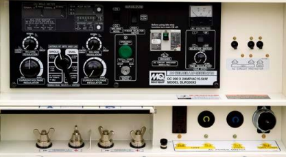 Innovative SmartStick technology automatically stops the
engine if no welding or AC power is used for a preset time
(One minute to 30 minutes). To restore power, the operator
needs only to strike the welding stick.
