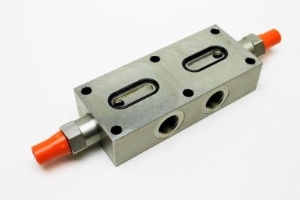 Genie Lift Part # 04.4239.0051GT - FORK LEVELLING CYLINDER BLOCK VALVE, EA