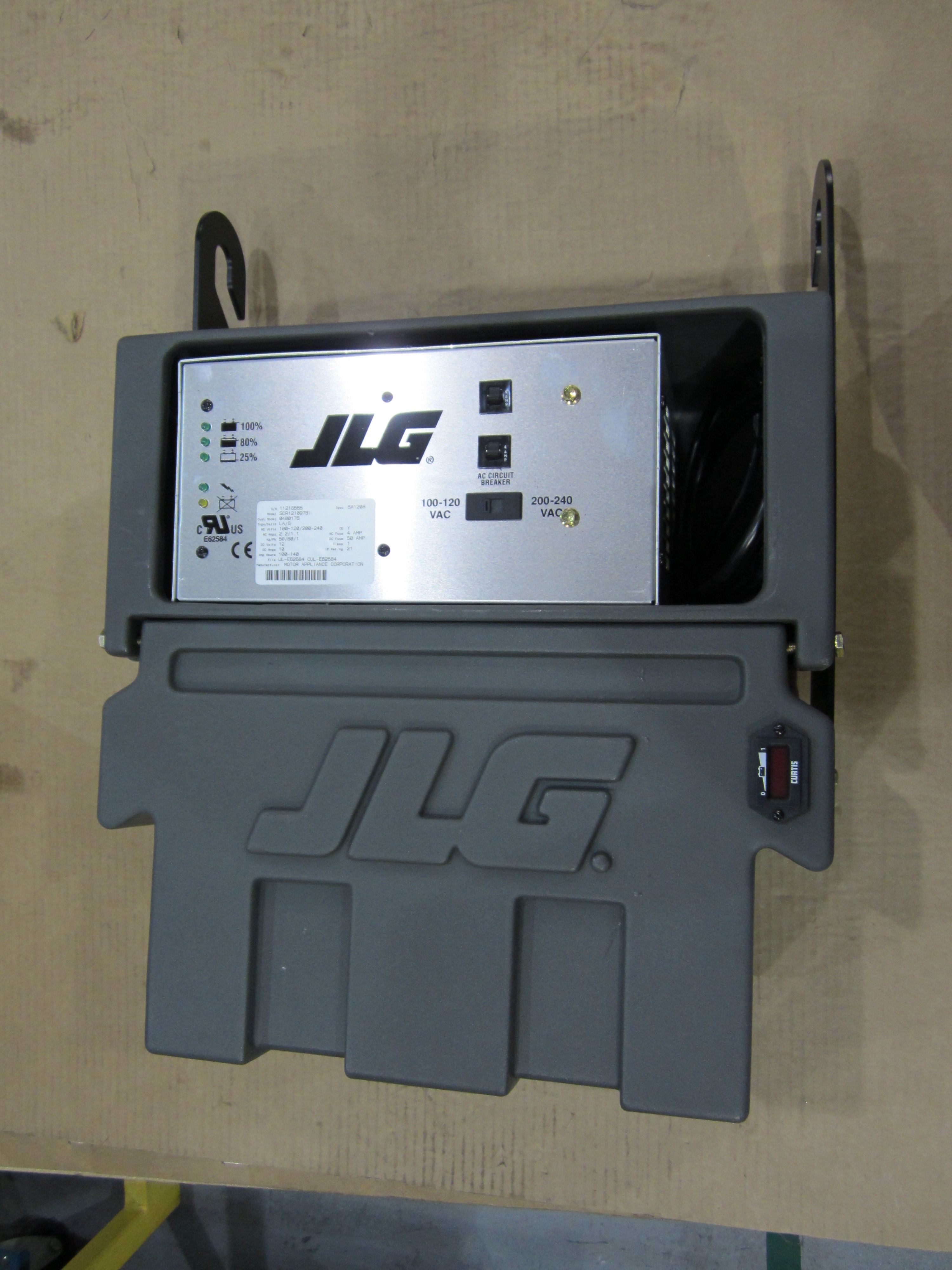 JLG Part # 1001101991 - CHARGER, BATTERY 12 V ASSEMBLY, EA JLG Part # 1001101991 - CHARGER, BATTERY 12 V ASSEMBLY, EA