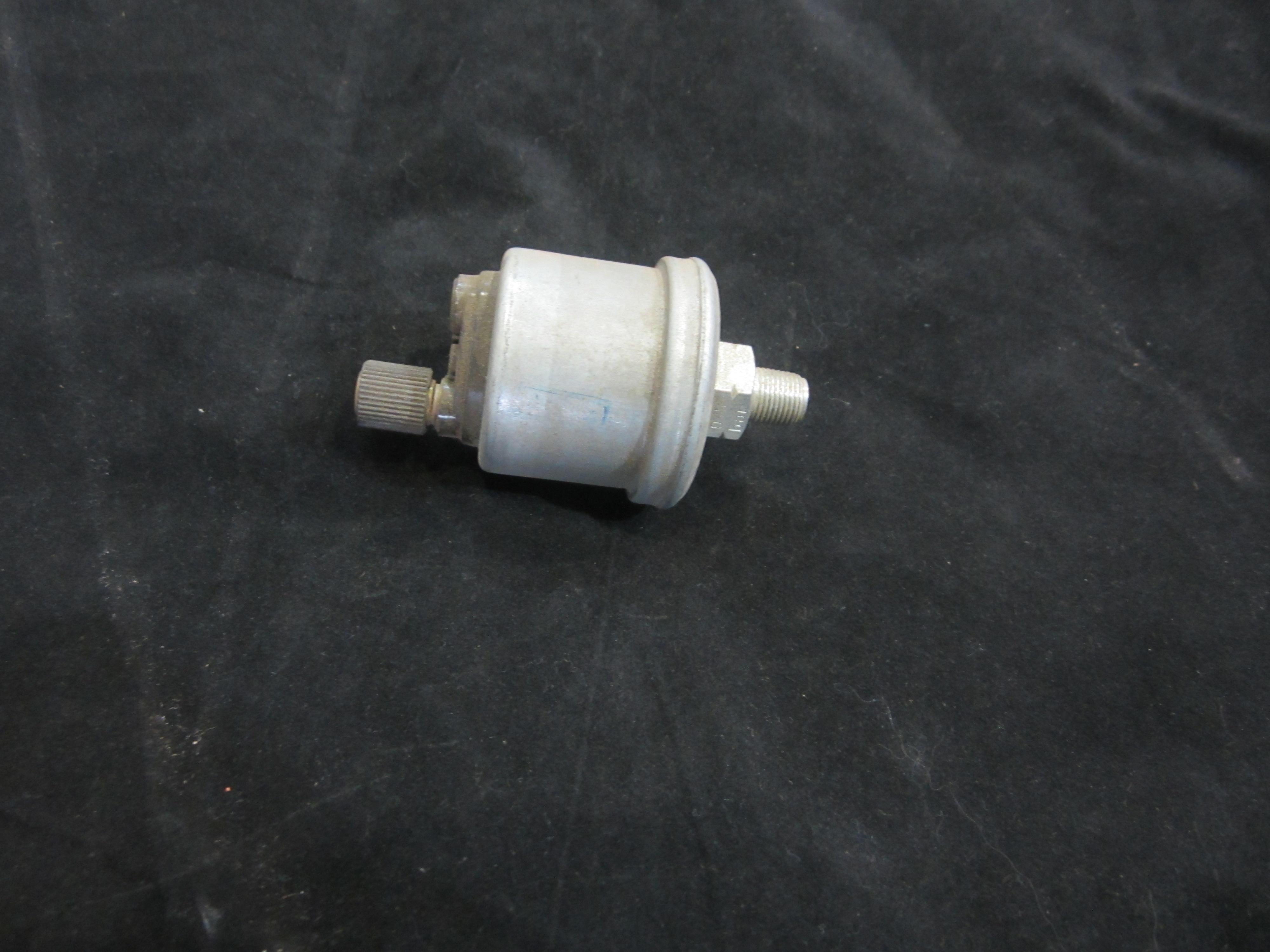 JLG Part # 2420131 | GAUGE, SENDER, OIL PRESSURE, EA