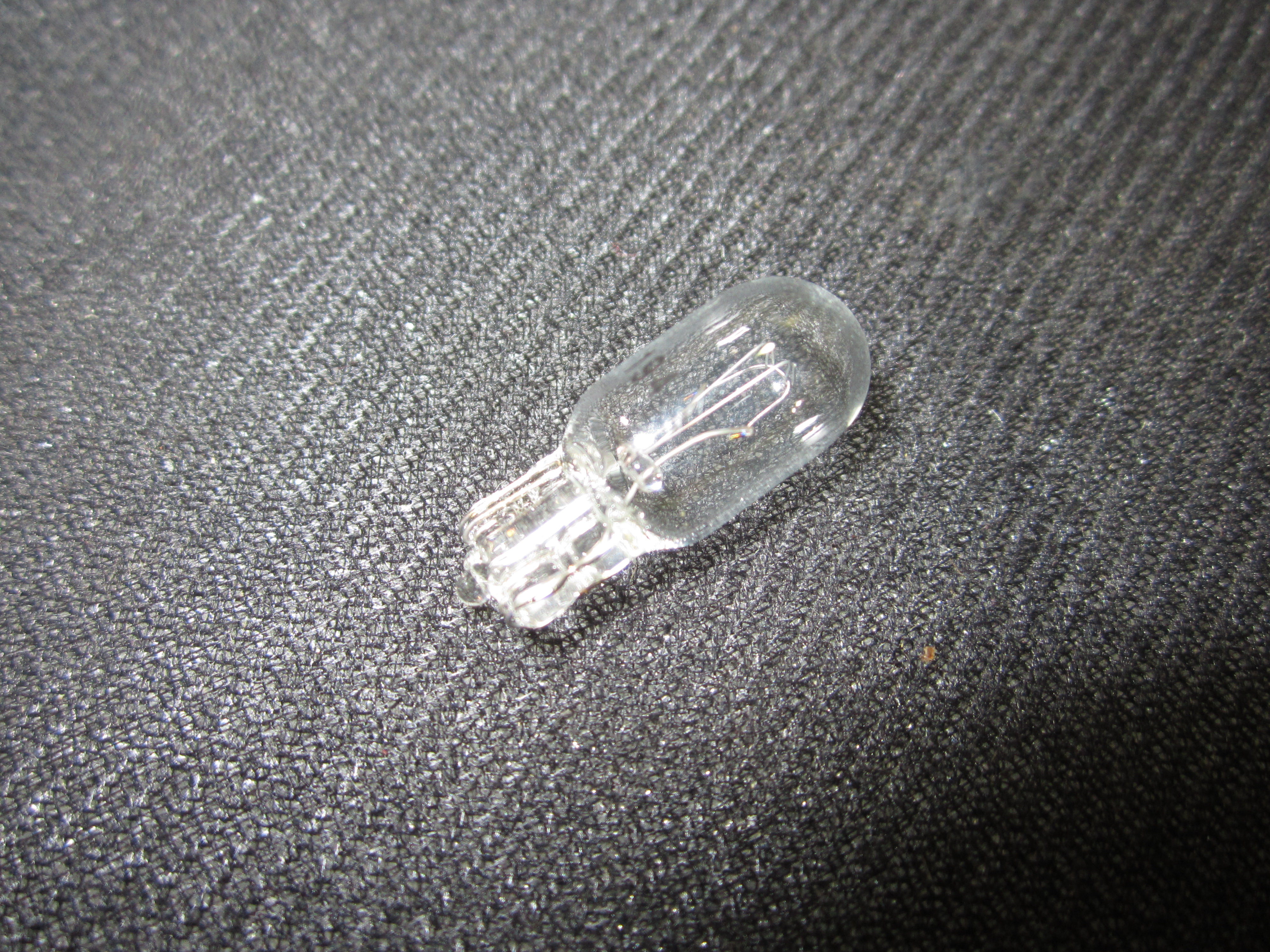 JLG Part # 2920129 | LIGHT, BULB, EA