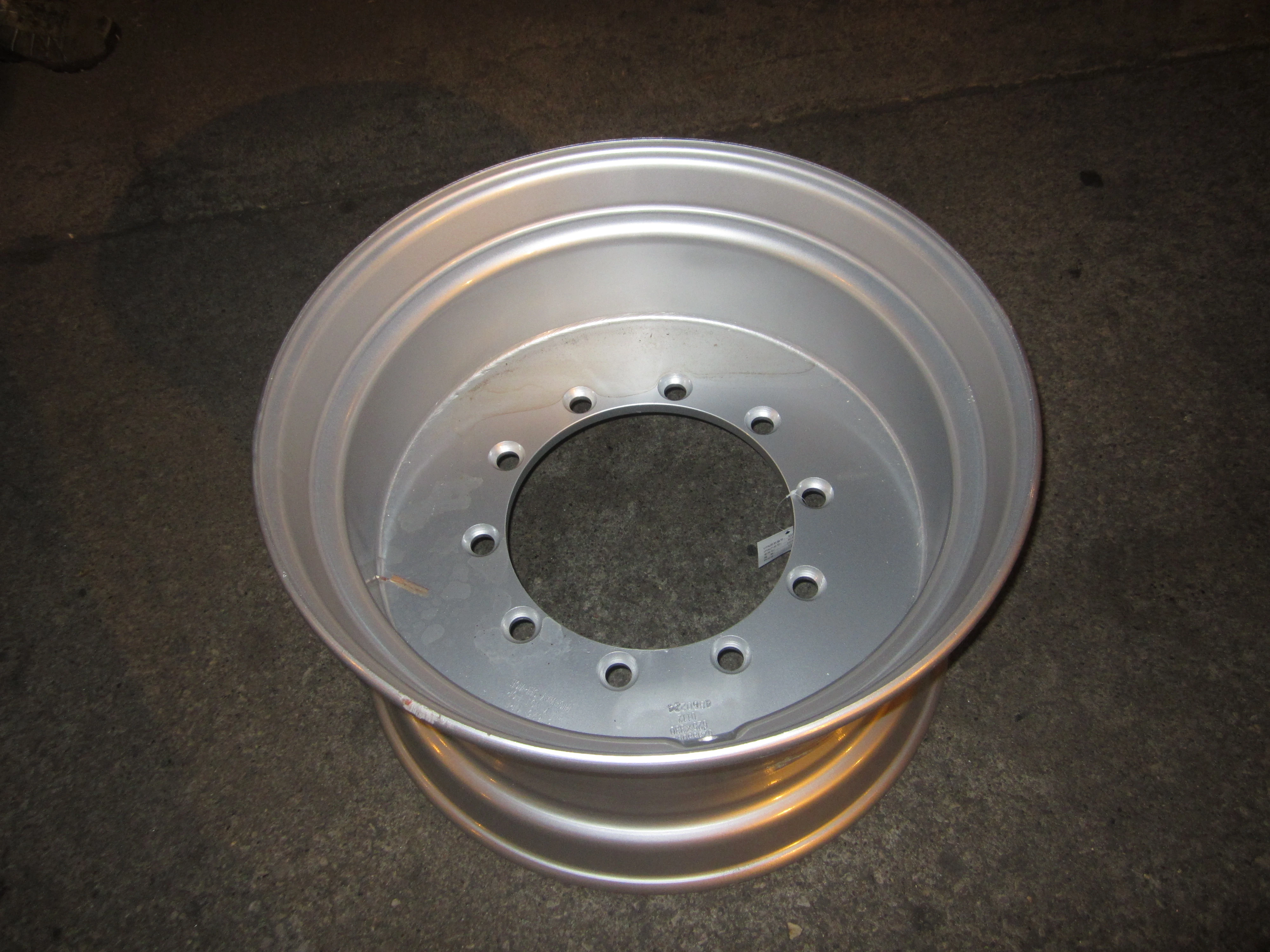 JLG Part # 4860224 | WHEEL,13 X 24.5, EA