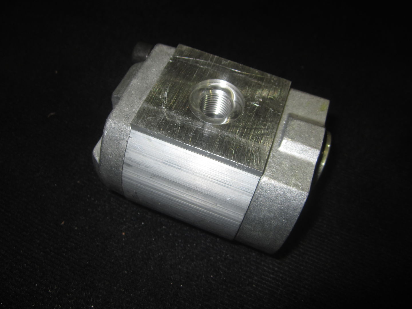 JLG Part # 7027619 - PUMP, GEAR, EA