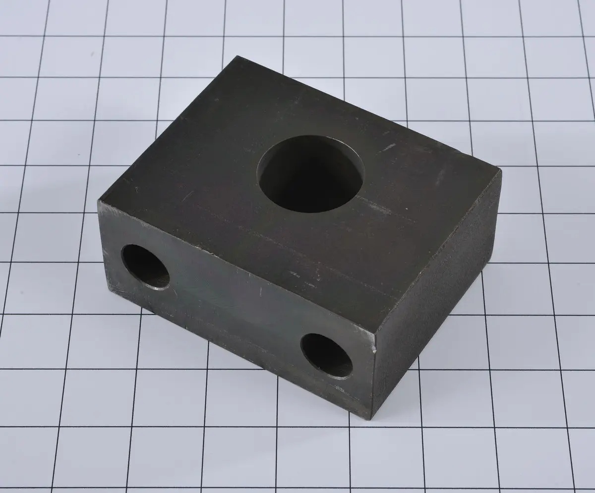 JLG Part # 7081561 | BLOCK MTG FRAME CYL, EA