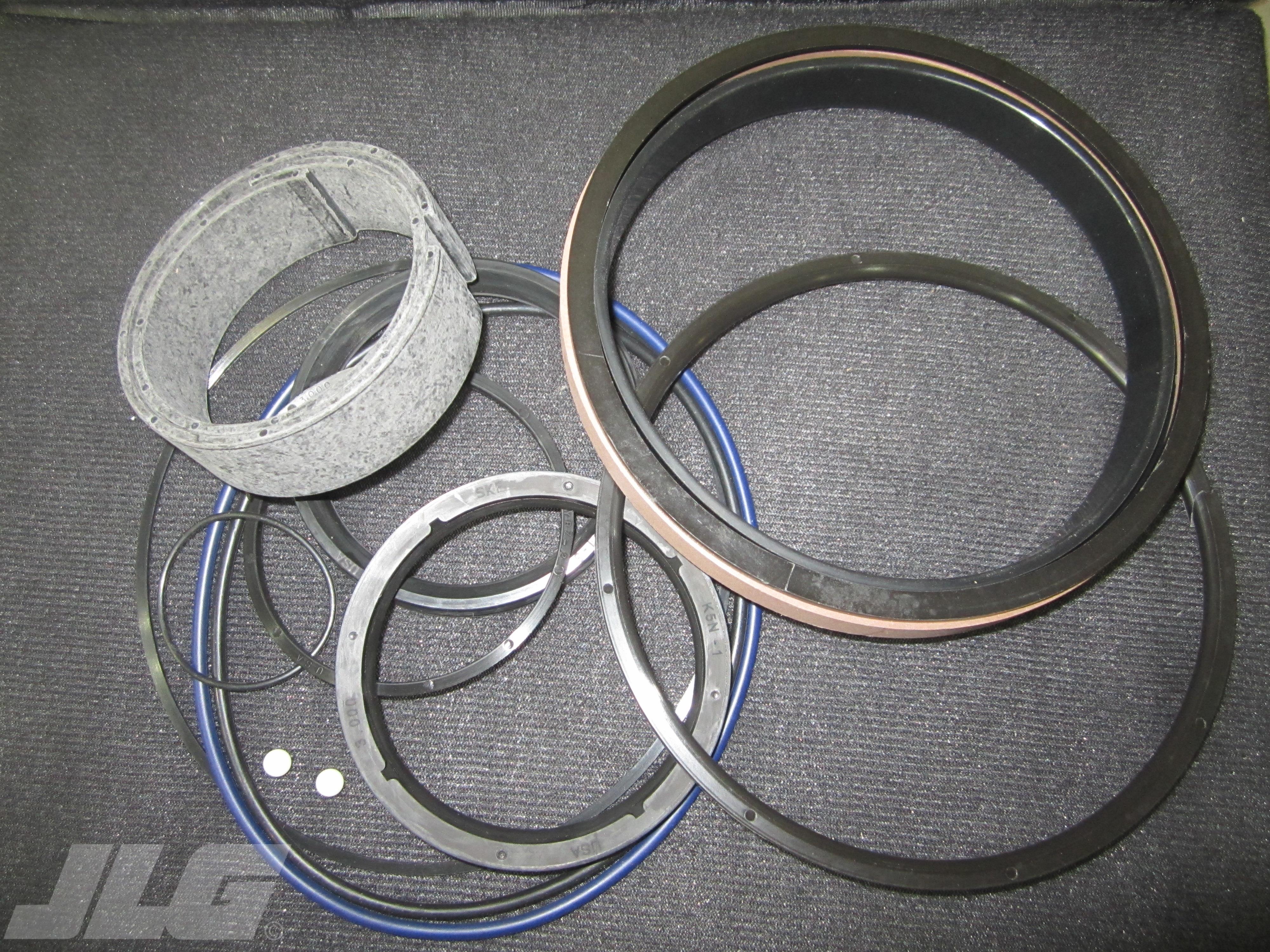 JLG Part # 8036746 - SEAL KIT LIFT/LOWER CYLINDER, EA