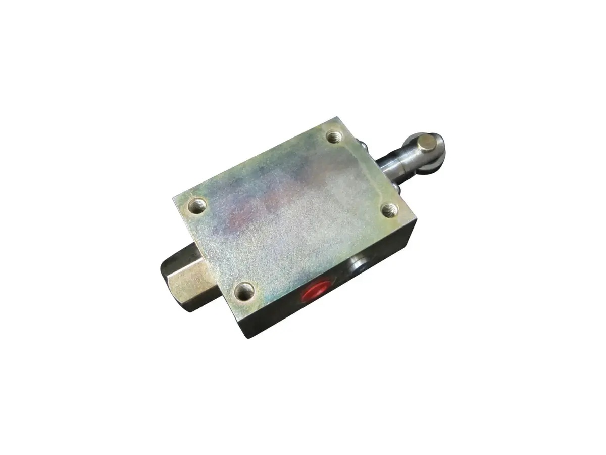 JLG Part # 4641265 | VALVE,3 WAY CAM OPERATED P.A., EA