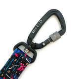 Wolf & I Co.'s Palm Springs five foot dog leash features a swivel locking carabiner which is great for those dogs that get tangled up often. 