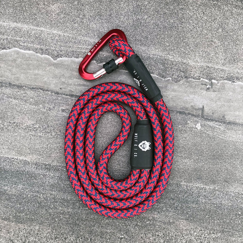 Wolf & I Co. Montezuma 4ft red dog leash is made of ultra-strong nylon climbing rope. Nylon is lightweight, weatherproof, and will not mildew or fray (unlike cotton rope leashes). 