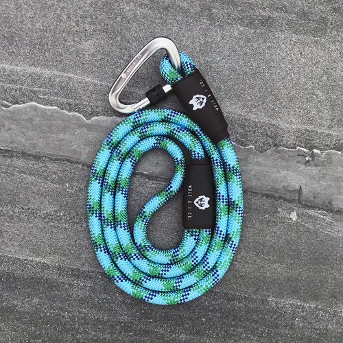 Wolf & I Co. Lost Paradise 4ft climbing rope dog leash is made of ultra-strong nylon climbing rope. Nylon is lightweight, weatherproof, and will not mildew or fray (unlike cotton rope leashes).