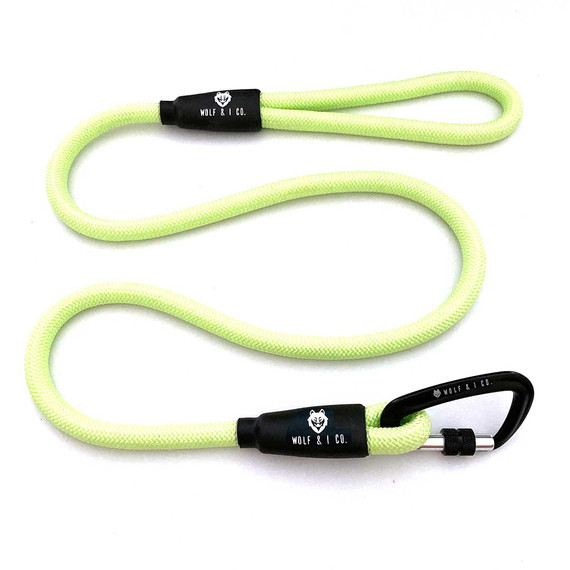 Wolf & I Co. Glo Worm glow in the dark 4ft rope dog leash is made of ultra-strong nylon rope. Nylon is lightweight, weatherproof, and will not mildew or fray (unlike cotton rope leashes). 