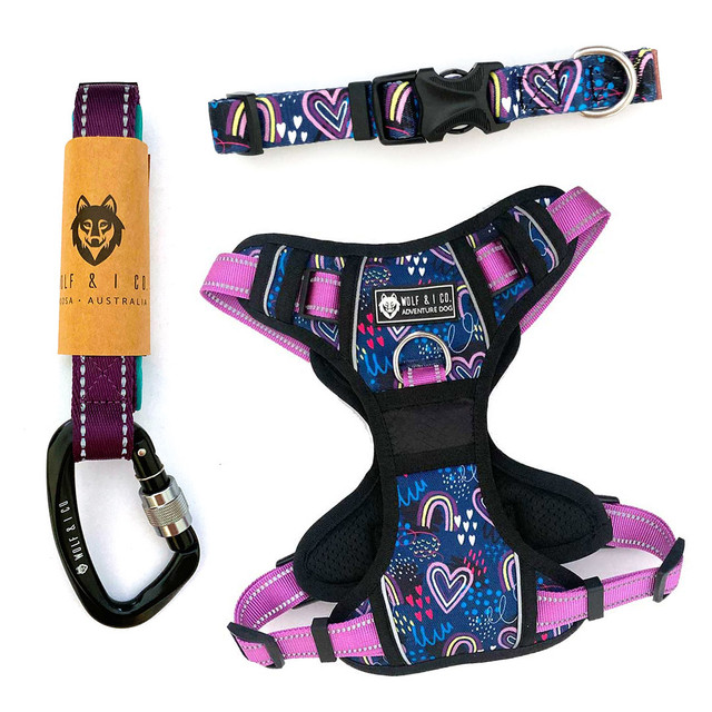 Wolf & I Co. puppy packs contain all of the essentials you need for your new puppy. Featuring a Small Reflective No Pull Puppy Harness, 1.5ft Short Puppy Training Leash and S/M Puppy Collar (colour of your choice). 