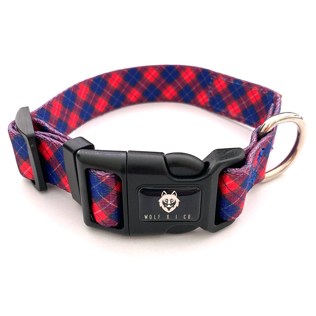 Wolf & I Co. Highlander Dog Collar features stainless steel leash attachment, id tag attachment and secure buckle. Suitable for medium sized dogs.