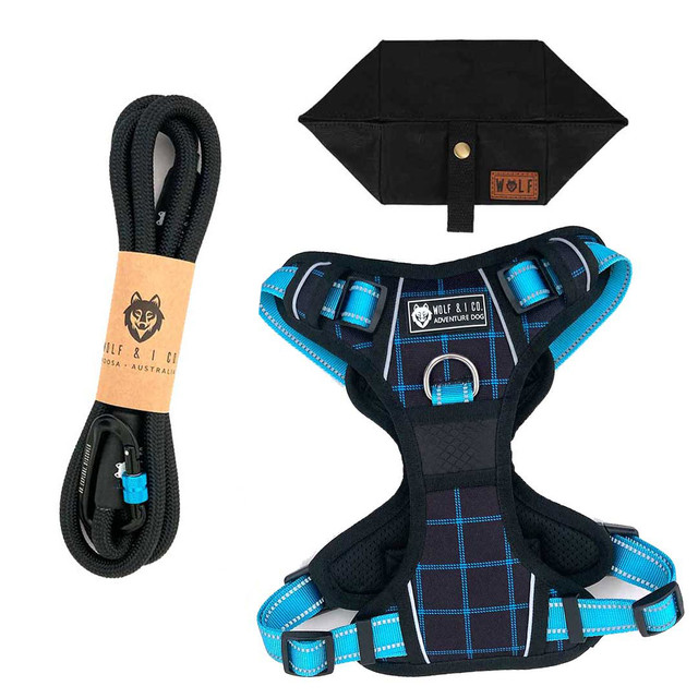 Featuring a Large Reflective NoPull Dog Harness, 6ft Rope Dog Leash (colour of your choice) a portable and collapsible dog bowl and a poop bag holder. All these items are packed into a large cotton carry bag, ready for gifting.