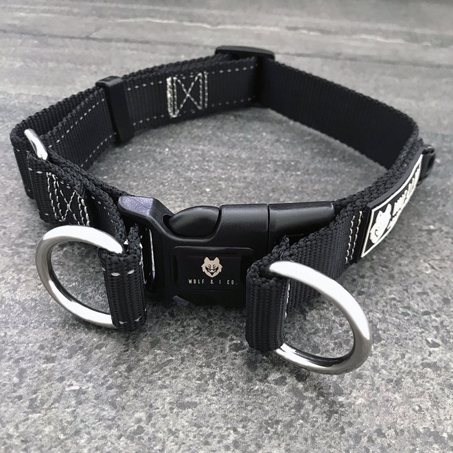 Wolf & I Co. Espresso Black Dog Collar features stainless steel, double d ring leash attachment, id tag attachment and secure buckle. Available in Medium/Large for medium to large sized dogs and S/M for puppies.