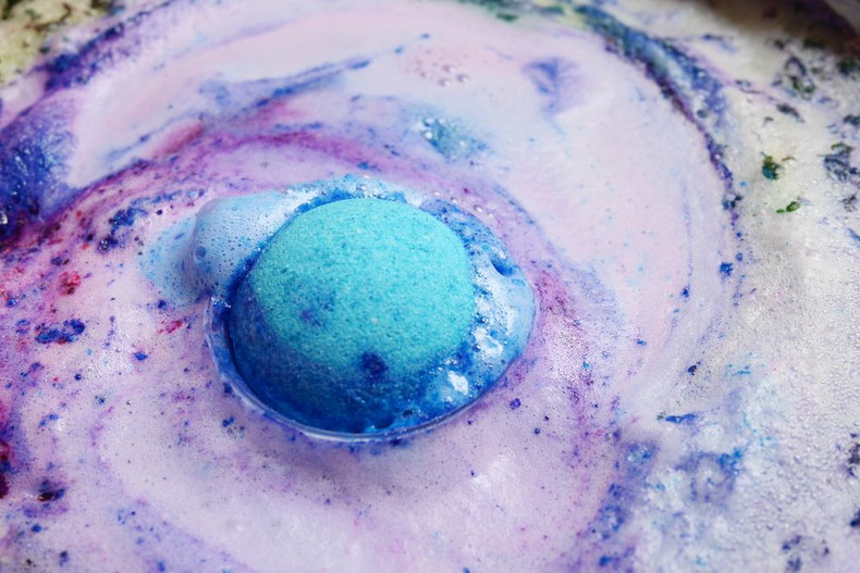 What's The Difference Between A Bath Bomb And A Bubble Bar?